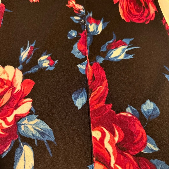 Fashion Nova Flower High waisted pants - Picture 3 of 3